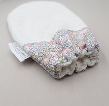 Load image into Gallery viewer, Michelle Liberty Cleansing Mitt