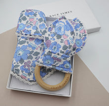Load image into Gallery viewer, Liberty London Lilac Betsy Dribble Gift Box