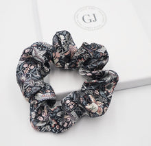 Load image into Gallery viewer, Liberty London Silk Scrunchies Strawberry Thief