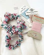 Load image into Gallery viewer, Liberty London Silk Scrunchie Candy floss

