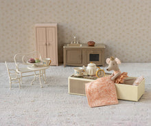 Load image into Gallery viewer, PRINCESS MOUSE - LITTLE SISTER IN MATCHBOX
