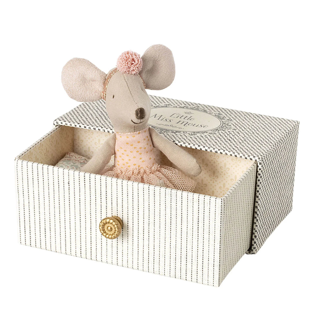 DANCE MOUSE IN DAYBED LITTLE SISTER
