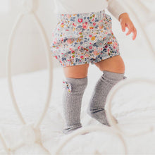 Load image into Gallery viewer, Grey Liberty Bow Socks
