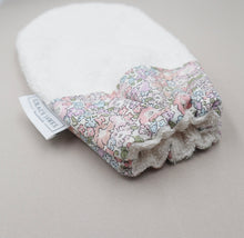 Load image into Gallery viewer, Michelle Liberty Cleansing Mitt
