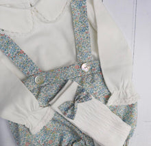 Load image into Gallery viewer, Cream Liberty Bow Socks
