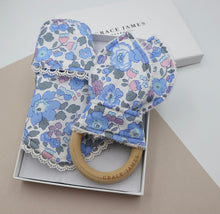 Load image into Gallery viewer, Liberty London Lilac Betsy Dribble Gift Box
