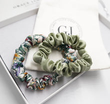 Load image into Gallery viewer, Liberty London Silk Scrunchies Garden Floral
